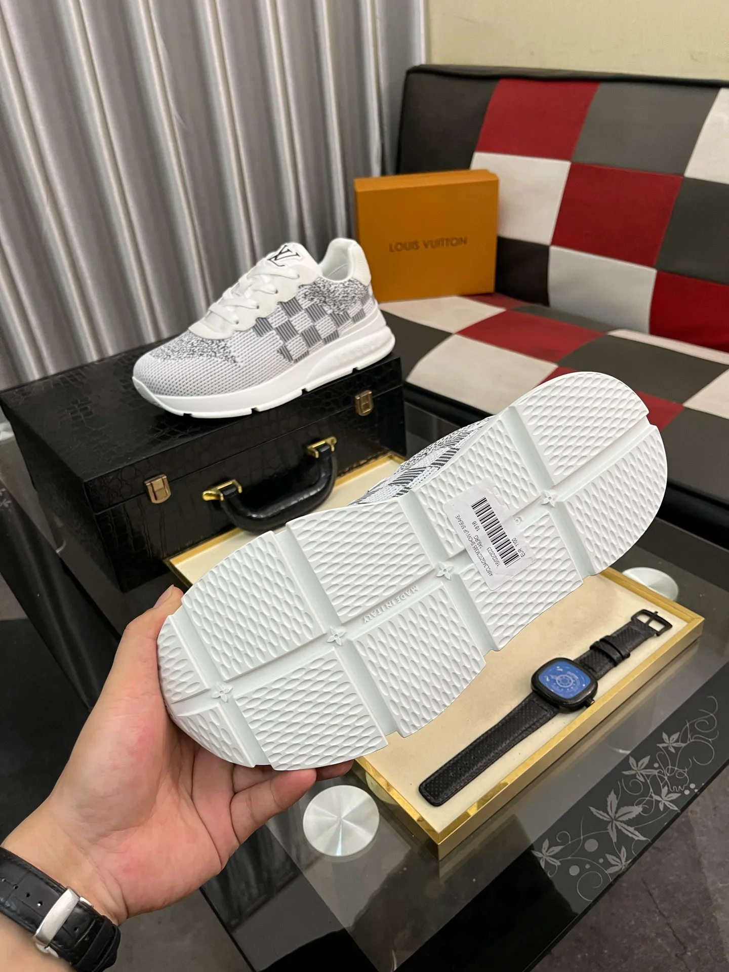 Men's Men's Shoes 💰640⌚️⌚️LV TARINE Louis Vuitton L Family Donkey Brand Casual Sports Shoes Skateboard Shoes Original purchase, development and production This LV Trainer sneaker is made of cow leather to create a complex upper, which requires several hours of ingenious sewing to complete. Inkjet printing renders a unique retro effect, and the classic configuration is from the hands of Virgil Abloh, showing the inspiration of retro basketball shoes. Exquisite packaging at the delivery counter🛍📦 ▪️Fabrics: Original customized first-layer cowhide ▪️Inner lining: Original customized breathable mesh ▪️Outsole: Original molded two-color TPU combination outsole ▪️Size: 38-44